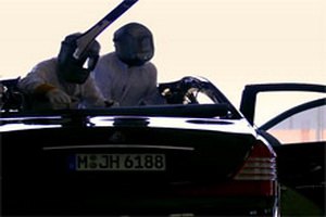 Рэперы Kanye West и Jay-Z распилили роскошный Maybach в клипе на новую песню