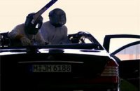Рэперы Kanye West и Jay-Z распилили роскошный Maybach в клипе на новую песню