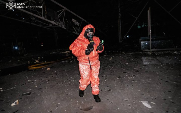 Окупанти атакували дронами Хмельницьку область, виникли пожежі (доповнено)