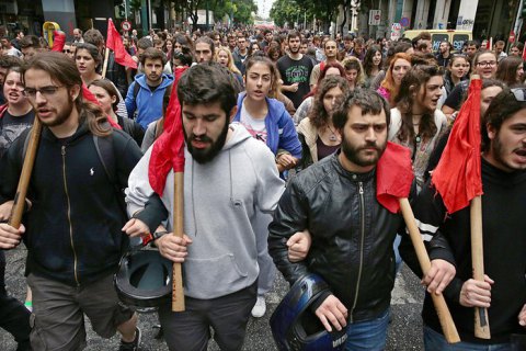 ​В Афинах протестуют против ограничения права на забастовки
