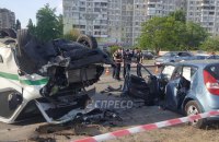 В Киеве инкассаторский автомобиль в лоб столкнулся с легковушкой, шесть пострадавших