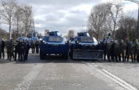 У Парижі поновилися сутички між поліцією і "жовтими жилетами", які протестують