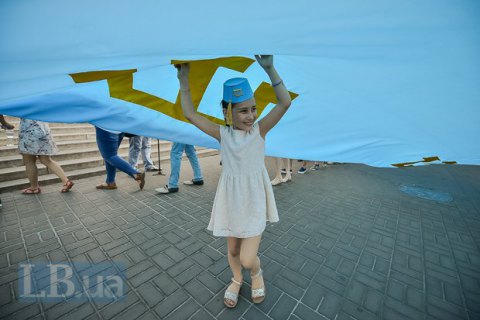 Порошенко поздравил крымских татар со 100-летием Первого Курултая