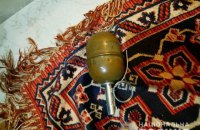 У квартирі наркоторговця в Києві виявили бойову гранату