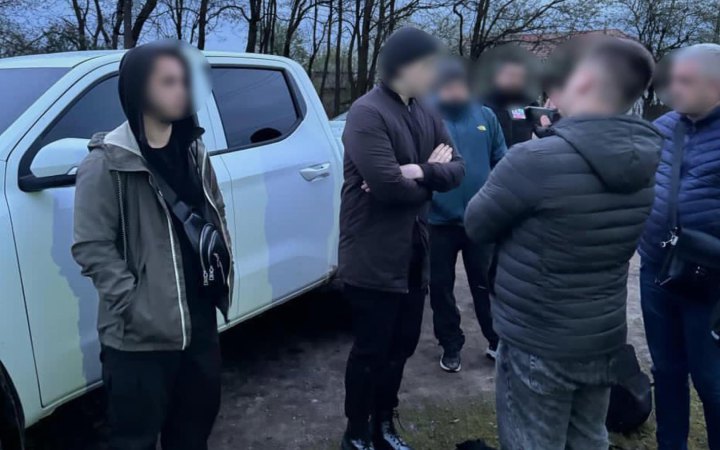 Правоохоронці затримали жительку Закарпаття, яка намагалася переправити в Угорщину чотирьох чоловіків