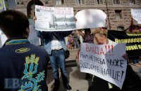 Киевляне протестуют против строительства бизнес-центра на территории школы