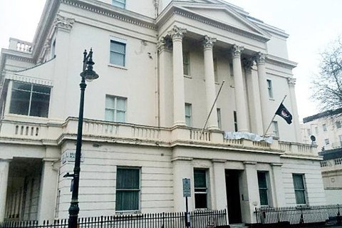 В Лондоне активисты захватили особняк российского олигарха