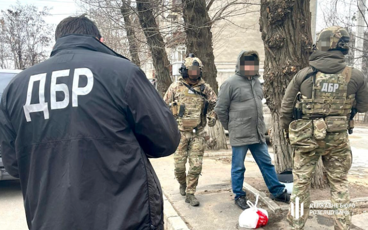 Кадровика бригади ТрО затримали через вимагання хабарів за переведення в тил