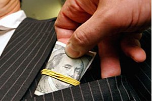 Один из руководителей Киевской региональной таможни попался на взятке