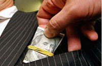 Один из руководителей Киевской региональной таможни попался на взятке