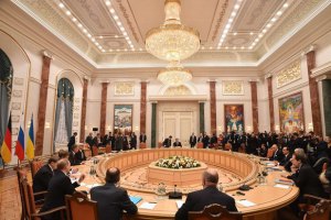 Участники переговоров покинули минский Дворец независимости