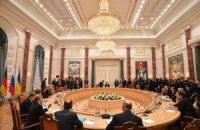 Участники переговоров покинули минский Дворец независимости
