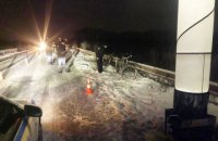 В Черниговской области водитель сбил насмерть беременную велосипедистку и скрылся, бросив автомобиль