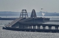 Окупанти планують затопити шість паромів у районі Керченського мосту