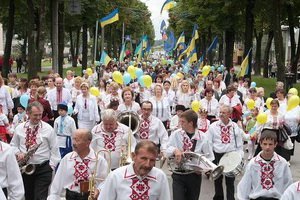 В Киеве прошел парад вышиванок