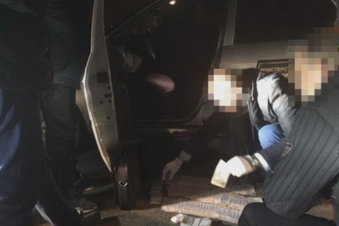 В Днепре поймали на миллионной взятке двух государственных исполнителей