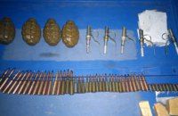 Житель зоны АТО пытался экспресс-доставкой переслать в Киев гранаты и патроны