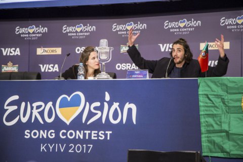 Суд разрешил демонтировать установленную к "Евровидению" подсветку деревьев в Киеве