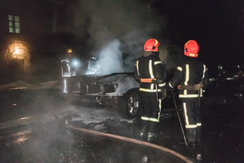 Спасатели обнаружили двух погибших при пожаре на теплотрассе в Киеве
