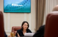 Голова МЗС Німеччини відвідала електропідстанцію біля Києва