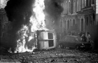 Як протести у Великій Британії змусили переглянути ставлення до затриманих осіб