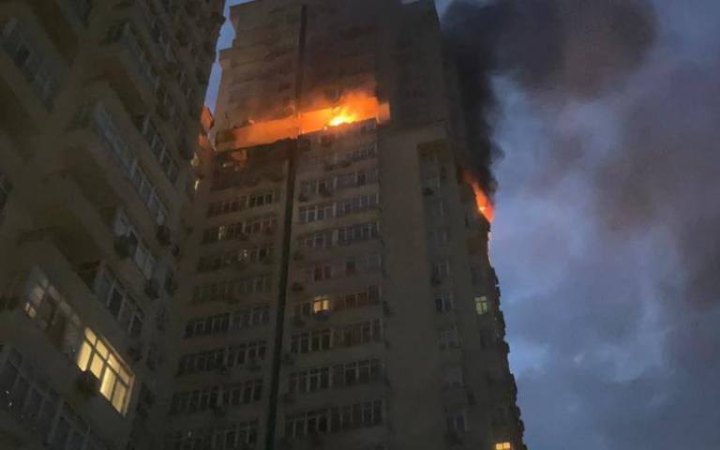 У Києві вночі уламки ракети влучили в багатоповерхівку. Є загиблі та поранені (оновлення)