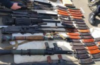 На блокпосту в Луганській області затримали автомобіль з арсеналом зброї