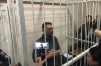 ​Одессита, повредившего топором машины на парковке суда, отправили под домашний арест
