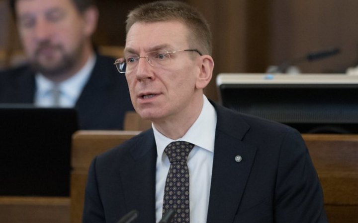 Очільник МЗС Латвії потролив Захарову через український борщ 