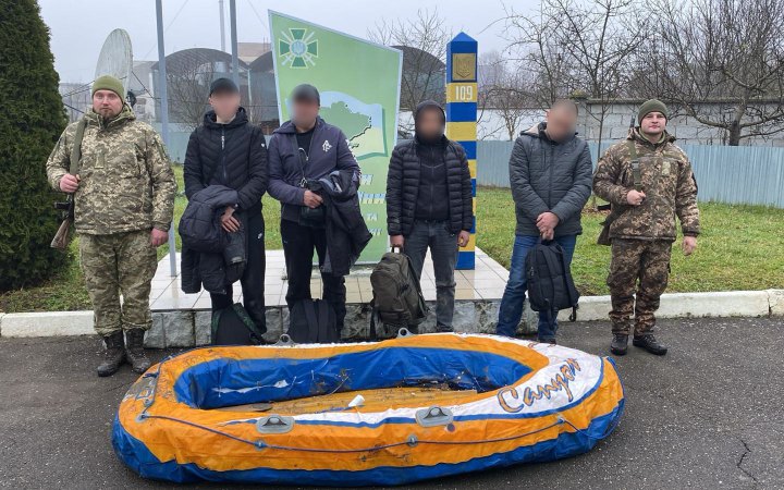 Четверо ухилянтів намагались переплисти Тису на човні, "тюнінгованому" пінопластом