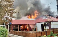 У Краматорську через російські атаки загорілася будівля