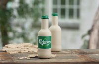 Carlsberg представила прототипы бутылок для пива из бумаги