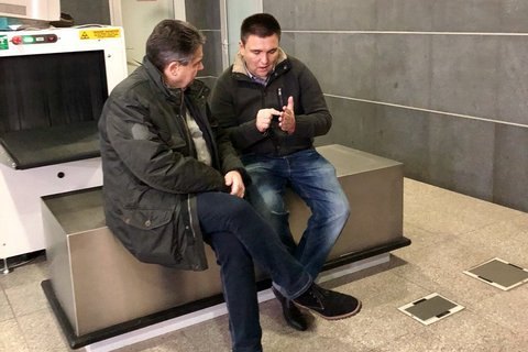 Главы МИД Германии и Украины отложили поездку на Донбасс