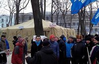 ​Палатки и полевые кухни Антимайдану обеспечивает ГосЧС
