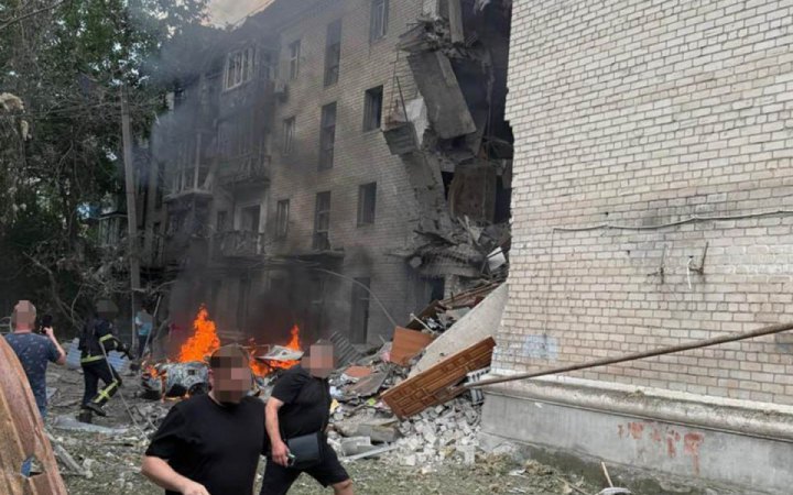 Армія РФ вдарила КАБом по Почесному консульству Латвії у Словʼянську