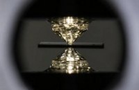Физики впервые достигли сверхпроводимости при комнатной температуре