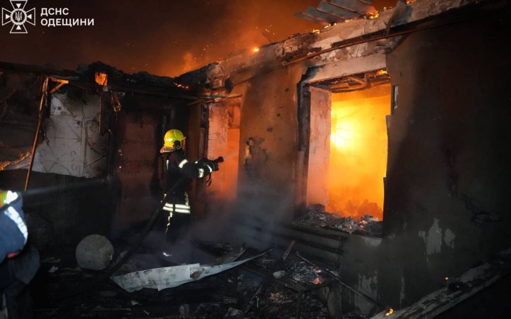 Унаслідок ворожого обстрілу на Одещині пошкоджена енергоінфраструктура, постраждали двоє людей