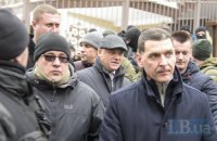 Труханова пытались избить возле суда