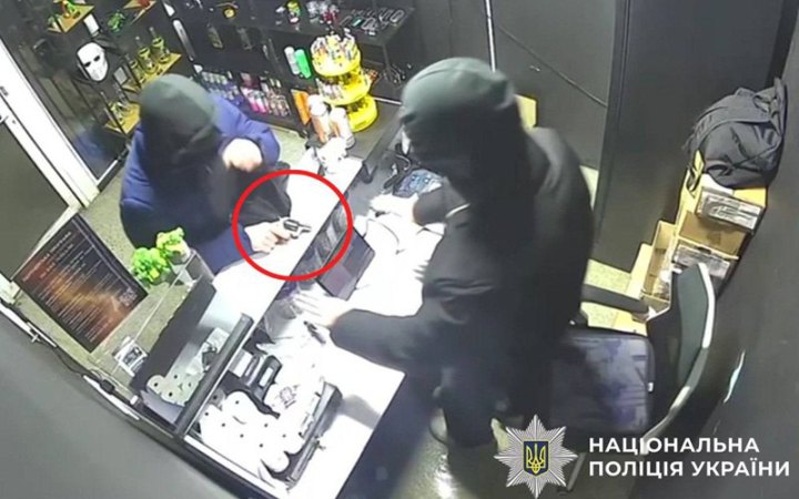 У Києві продавець тютюну разом із другом інсценували пограбування, щоб забрати з каси 90 тисяч грн