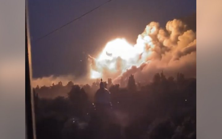 Захисники влучили в склад окупантів у Макіївці. Відео