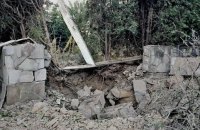 Унаслідок ворожих обстрілів Нікополя пошкоджені адмінбудівля та готель, поранена жінка