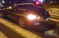 На пешеходном переходе в Киеве автомобиль задом насмерть сбил женщину