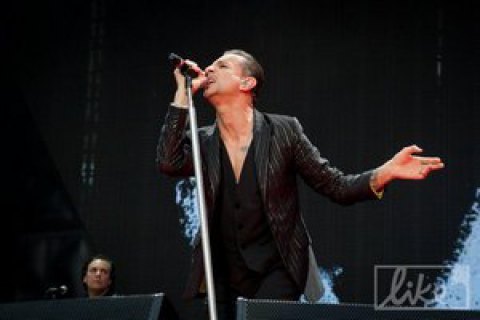 Солист Depeche Mode попал в больницу за два дня до концерта в Киеве