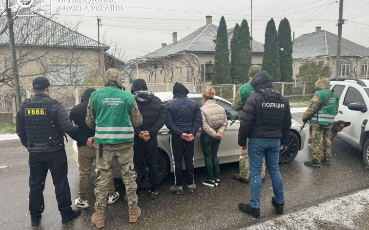 На Закарпатті затримали групу підозрюваних у незаконному переправленні осіб через кордон