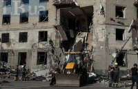 Росіяни скинули чотири КАБи на житловий будинок у Харкові, є жертви (оновлено, додано фото)