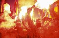  У Києві відбувається Марш героїв - кілька тисяч людей беруть участь у смолоскипній ході