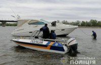 На Днепре в Киеве села на мель яхта