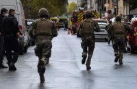 Нападник, який ножем поранив двох людей у Парижі, визнав провину і назвав мотив