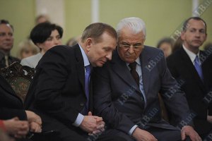 Кравчук и Кучма попросили Турчинова вывести оставшихся в Крыму военных на материк