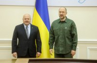 Шмигаль обговорив із прокурором МКС Ханом злочини Росії в Україні
